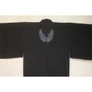 弐11528RM 綿麻遠州織 男着物単衣 裄71丈152К透かししじら織 黒地にバックエンブレム 新