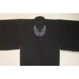 弐11528RM 綿麻遠州織 男着物単衣 裄71丈152К透かししじら織 黒地にバックエンブレム 新