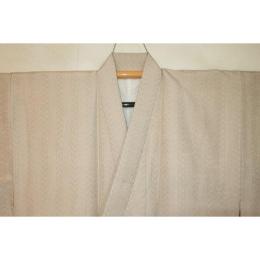 拾11280RM シルク化繊丹後縮緬調 男着物袷 裄70丈147К薄羽色・アイボリーの矢羽縄目縞文様