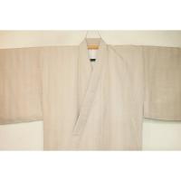 拾11280RM シルク化繊丹後縮緬調 男着物袷 裄70丈147К薄羽色・アイボリーの矢羽縄目縞文様