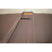 弐11478RM シルク化繊丹後縮緬調 男羽織単衣 裄73丈95К白橡(しろつるばみ)灰茶色の無地