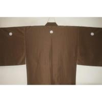 拾11545 シルク化繊丹後縮緬お召調 男着物袷 裄72丈146К金茶色 新品 色紋付 家紋選べます