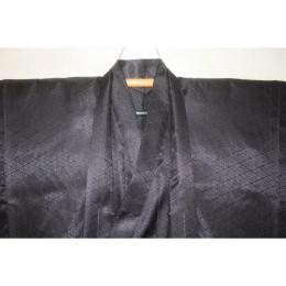 拾11566RM シルク化繊 男着物羽織 裄76丈147К黒地の業平菱・繻子地紋織 新品 単衣仕立て