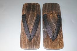 弐8822RM 男性焼き桐下駄M〜Lサイズ25.5cm К黒の石垣文様 大人柄