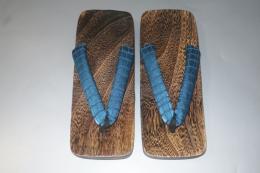 弐8824RM 男性焼き桐下駄M〜Lサイズ25.5cm К青緑・お納戸色の石垣文様 大人柄