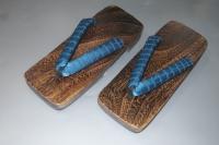 弐8824RM 男性焼き桐下駄M〜Lサイズ25.5cm К青緑・お納戸色の石垣文様 大人柄