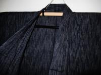 5サイズ遠州織綿麻しじら織 男着物単衣 透かし織 「黒に紺白の五月雨」新品