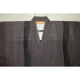 拾11778RM シルク化繊・絹紅梅・紗紬縮緬調 男着物単衣 裄72丈159К褐色に黒のヨロケ縞 洗