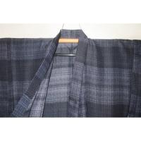 拾11792RM シルク化繊丹後縮緬調 男着物単衣 裄71丈142К黒瑠璃の鎧段文様 新品