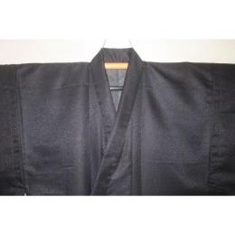 拾11947RM シルク化繊 綸子調織物 男着物単衣 裄72丈141К黒無地 蒔き糊ちらし 新品 無