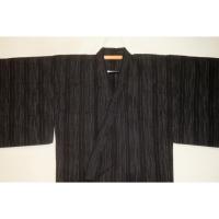 新しじら織・遠州織 男着物単衣 透かし織・黒の五月雨 皺になりにくくなりまし た 襦袢をつけて単衣