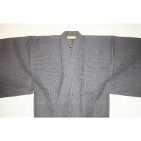 新しじら織・遠州織 男着物単衣 透かし織・灰・グレー色の五月雨 皺になりにくくなりました 襦袢をつけ