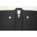 拾11190 男黒紋付着物羽織 シルク化繊・丹後縮緬調 裄73丈137К違い鷹の羽 新品 限定新発売