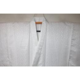 拾11247 シルク化繊 男着物袷 裄75丈150 К 綸子白地・沙綾形文様 新品