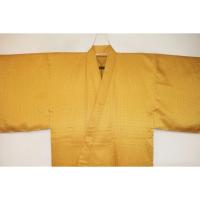 拾11273RM シルク化繊丹後縮緬綸子調 男着物袷 裄71丈148К黄金山吹色地の四ツ目絞り織文様